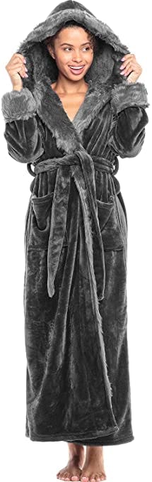 Sanctuarie Designs Plus Size Soft /& Silky Velvet Robe with Attached Belt